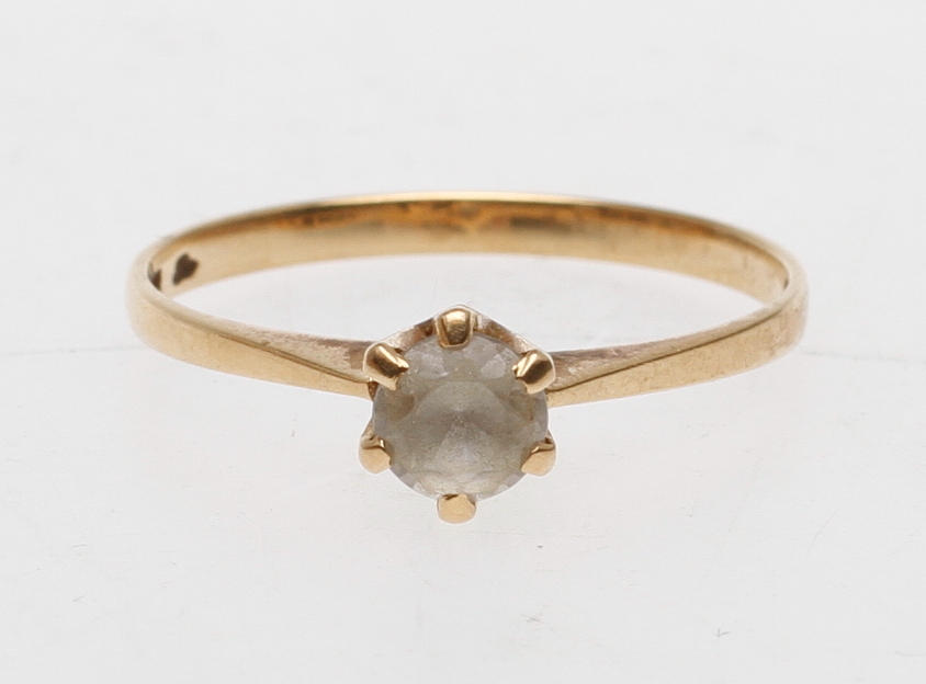 RING, 18k guld, med sten, total vikt ca 1,9 gr.