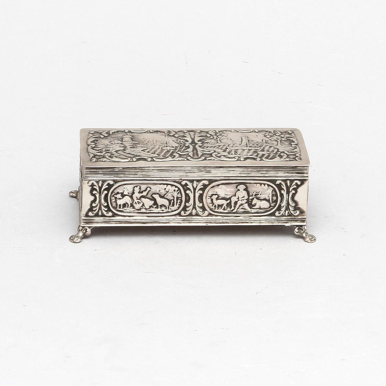 DOSA, silver, Holland, tidigt 1900-tal. Ca 178 gram.