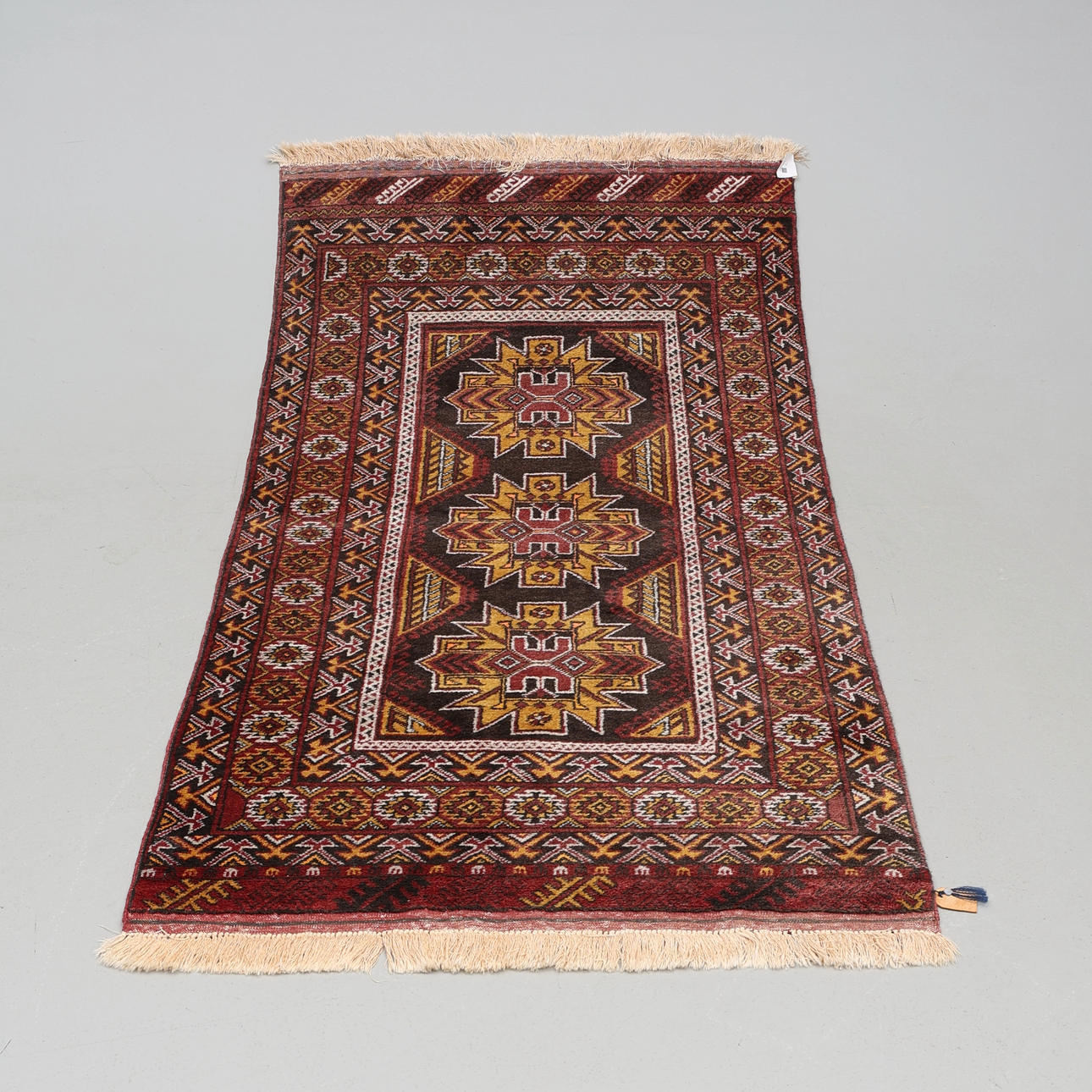 ORIENTMATTA, ull, ca. 100 x 190 cm.