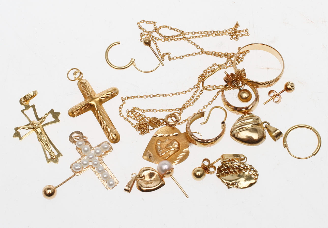 GULDSMYCKEN, 14k samt 18k, vikt totalt ca 12,9 gr.