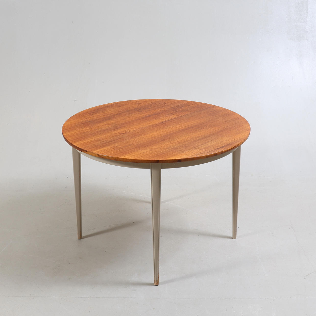 DINING TABLE, round, teak, with 2 inserts, 1950/60s.