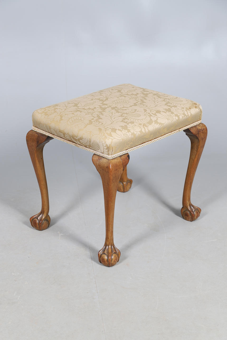 A 1920'S IRISH DRESSING STOOL. Furniture - Other - Auctionet