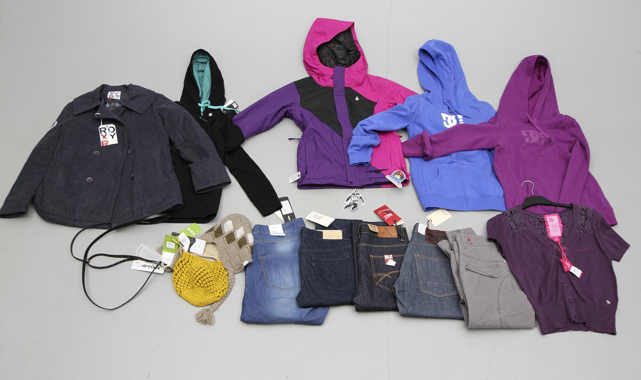 NYA KLÄDER, 14 del, dam, storlek m, konkursen efter first aid.