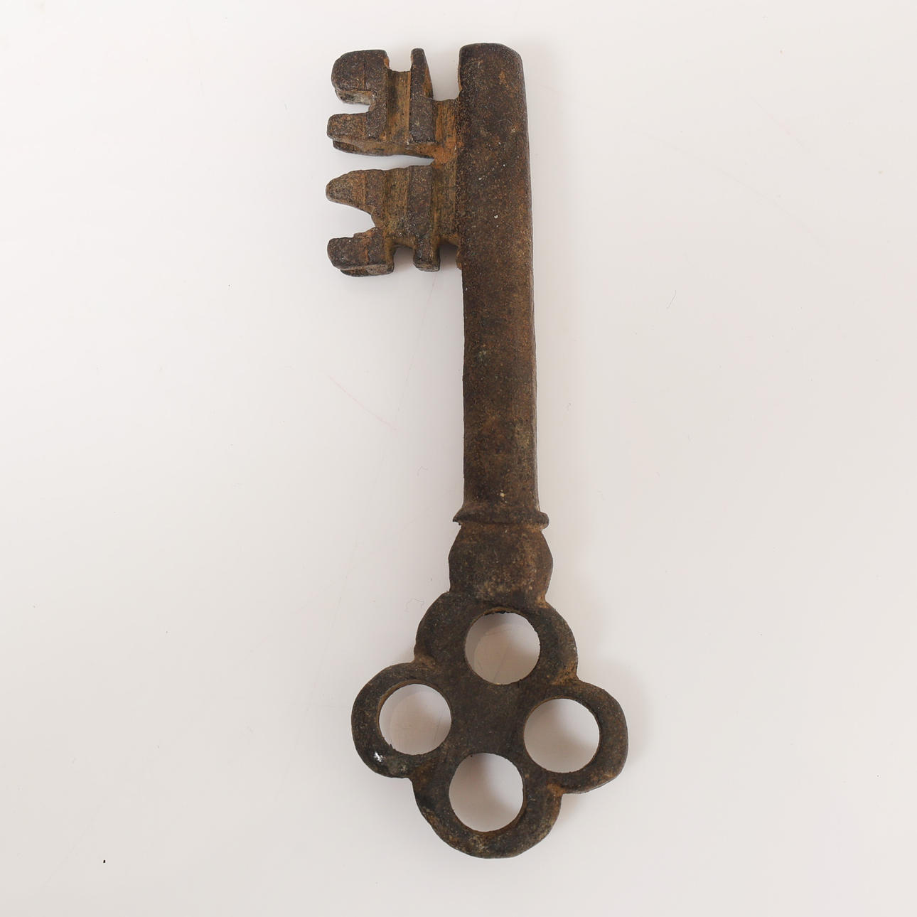 A MEDIEVAL IRON KEY, CIRCA 13TH CENTURY AD.