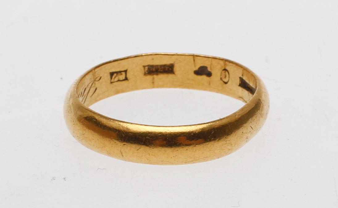 RING, 23k guld, vikt 6,5 gr.