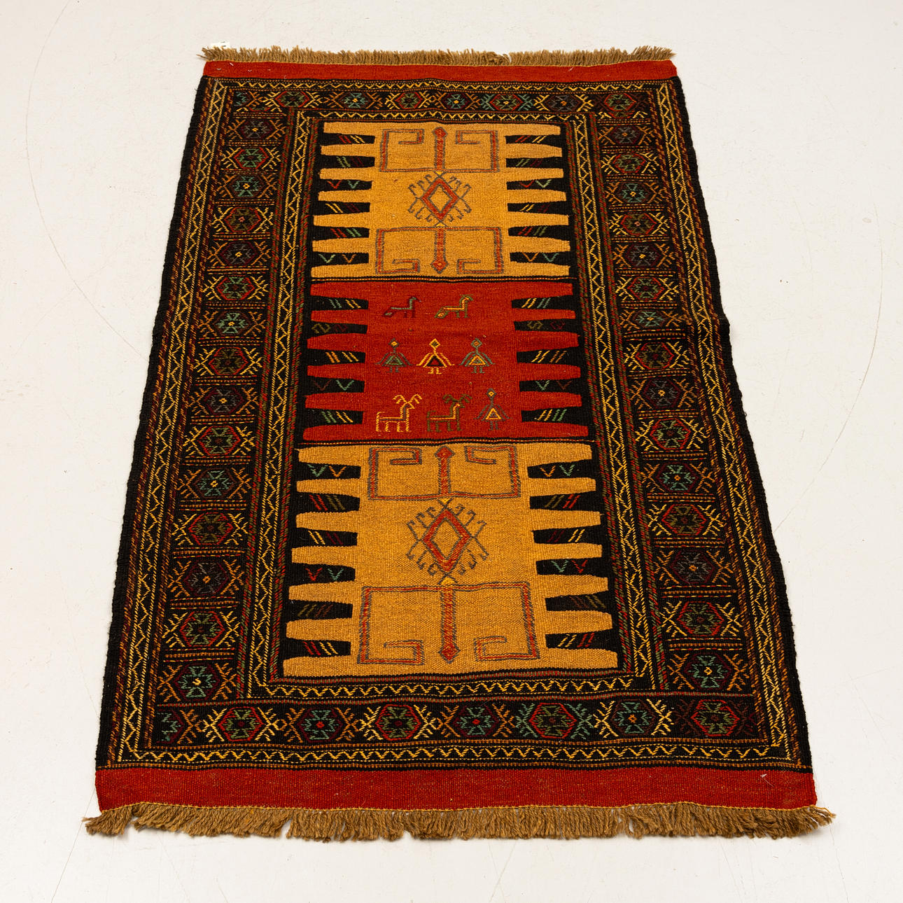 A carpet, kilim, ca 173 x 109 cm.