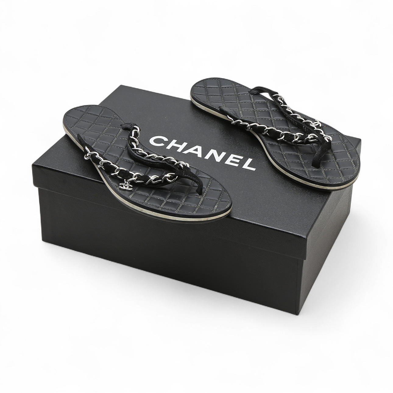 CHANEL. Sandals with “guatiné” sole.