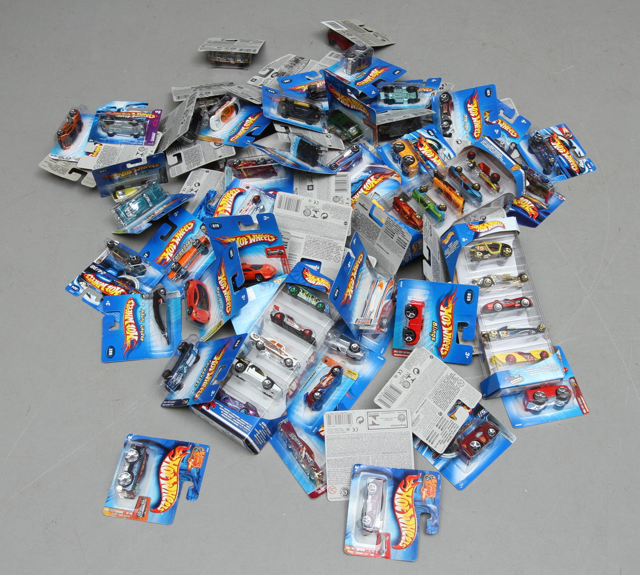 LEKSAKSBILAR, ca 90 st, mestadels HOT WHEELS, originalkartonger.