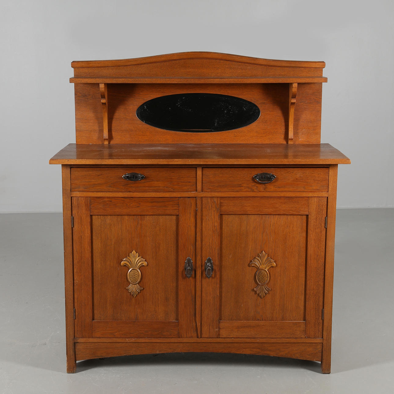 BUFFÉ i ek, jugend, 1900-talets början.