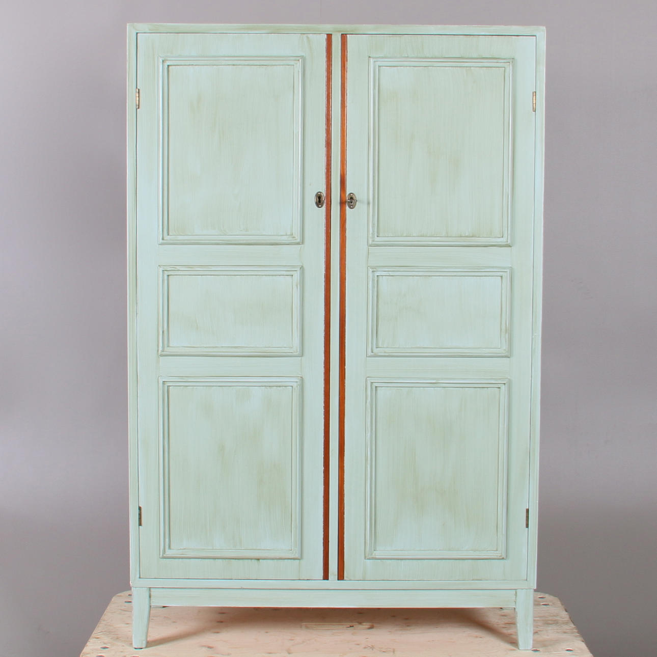 LINNESKÅP, bemålat, Säffle, 1900-tal.