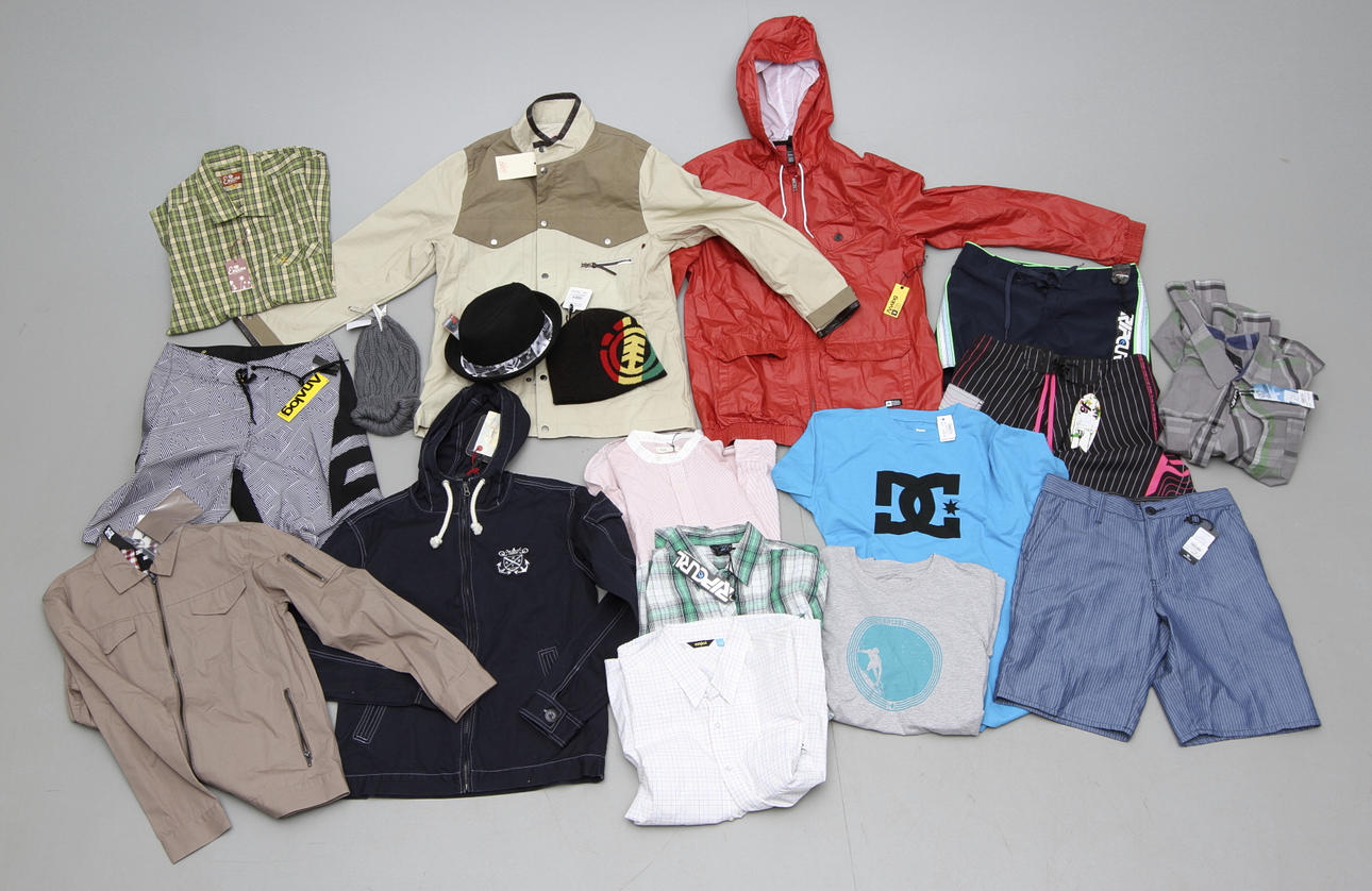 NYA KLÄDER, 17 del, storlek m, konkursen efter first aid.