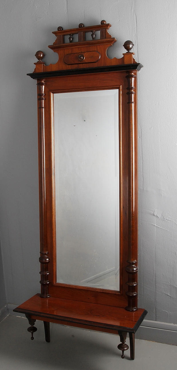 GOLVSPEGEL, nyrenässans, 1800-talets slut.