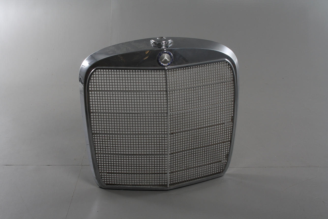 MERCEDES FRONT GRILL 1960-tal.