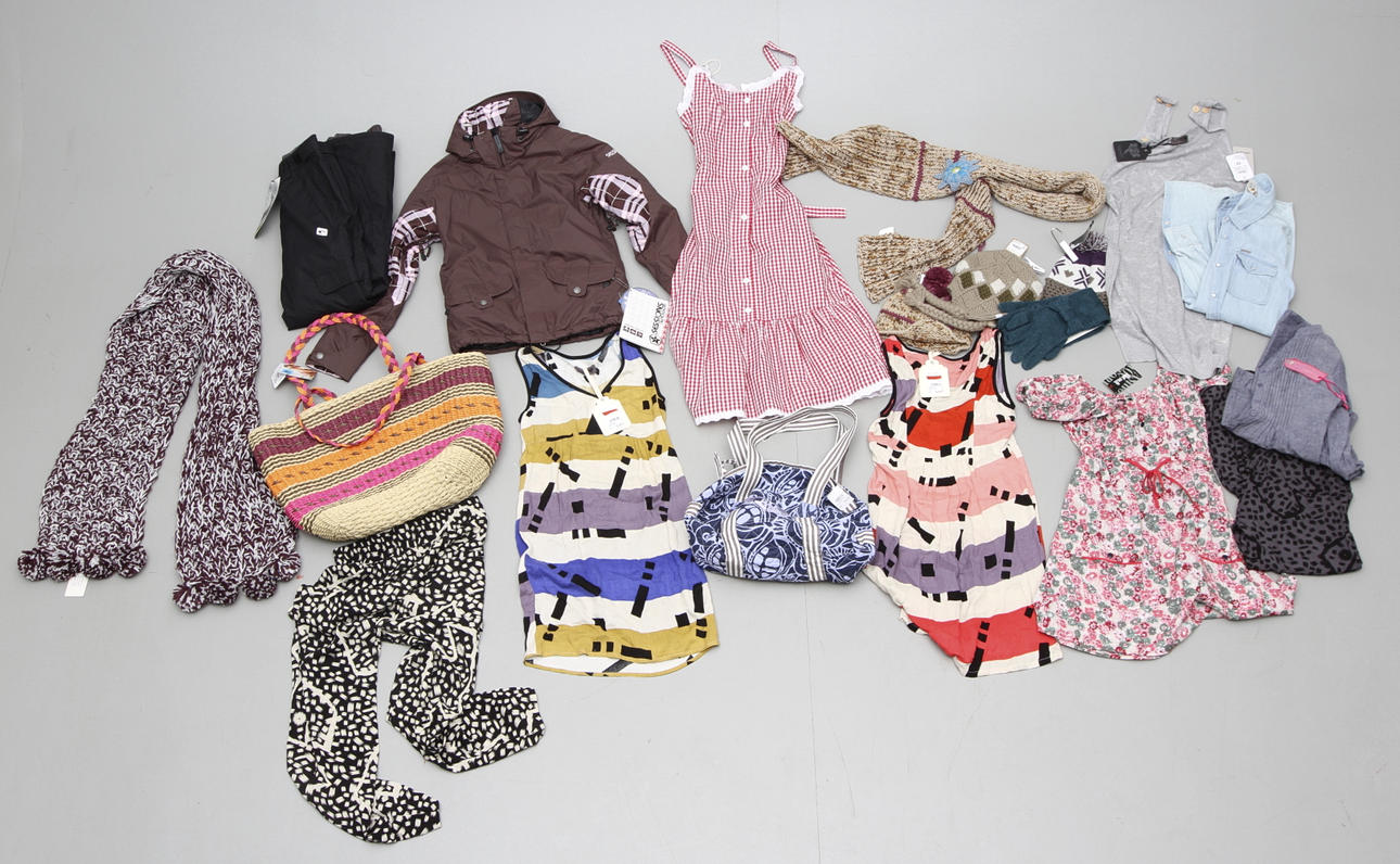 NYA KLÄDER, 19 del, dam, storlek xs, konkursen efter first aid.