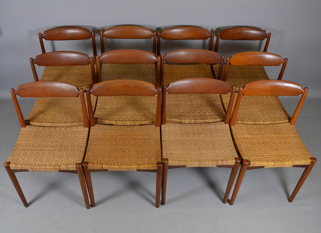 TEAKSTOLAR, Danmark, flätad sittyta.