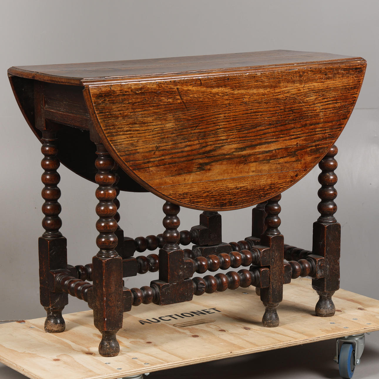 AN 18TH CENTURY OAK BOBBIN TURNED GATE LEG TABLE.