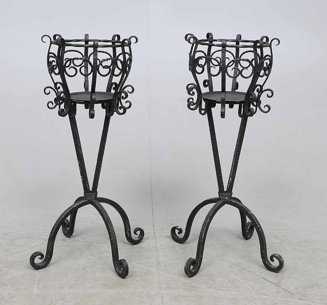 PIEDESTALER, ett par, 1900/2000-tal.