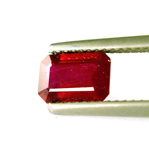 RUBIN, 1,50 CT. röd certificete.