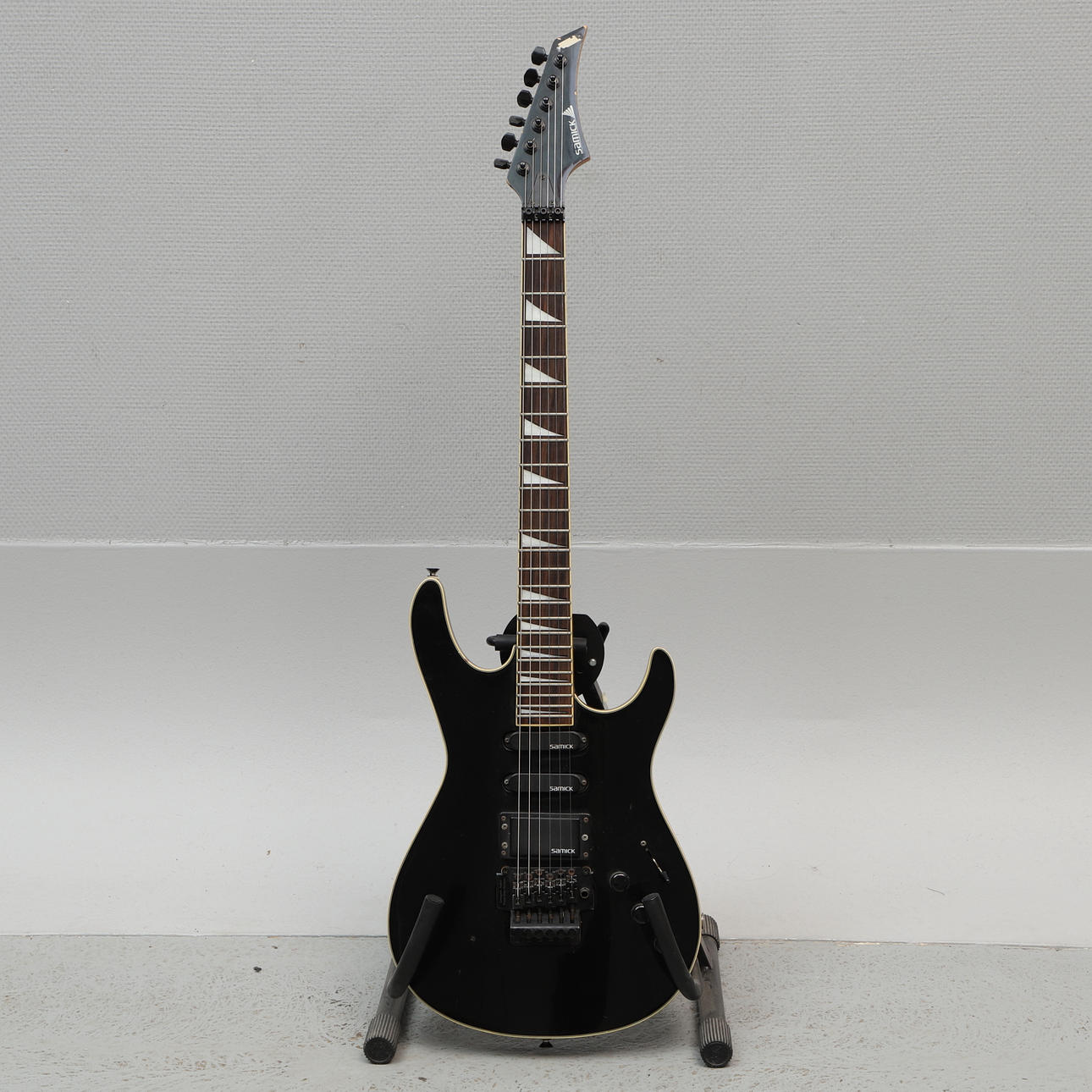 ELECTRIC GUITAR, Samick KR-564, black, Korea. Collectables