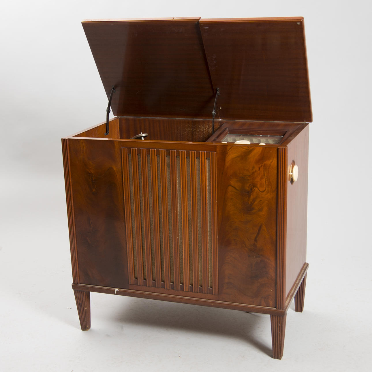 RADIOMÖBEL med grammofon, mahogny, AGA, 1900-talets mitt.