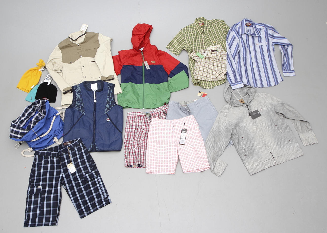 NYA KLÄDER, 15 del, herr storlek m, konkursen efter first aid.