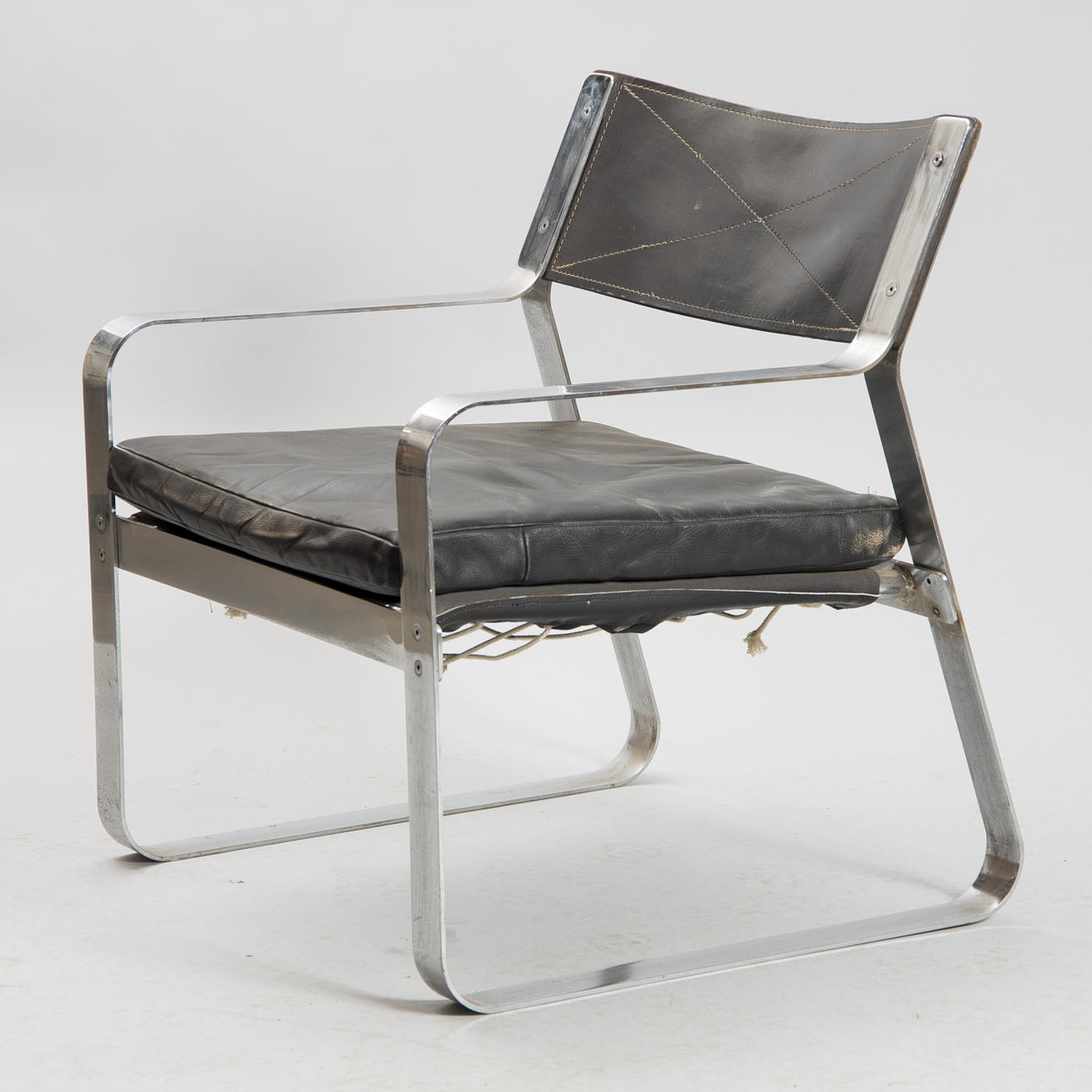 FÅTÖLJ, skinn/metall, 1900-talets andra hälft.