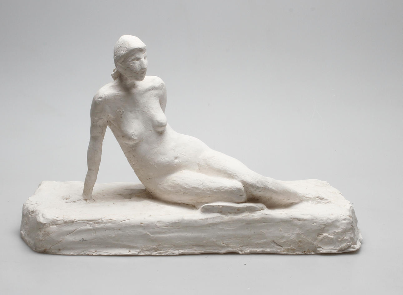 JONAS KÄLLMAN. skulptur, gips, signerad och daterad.