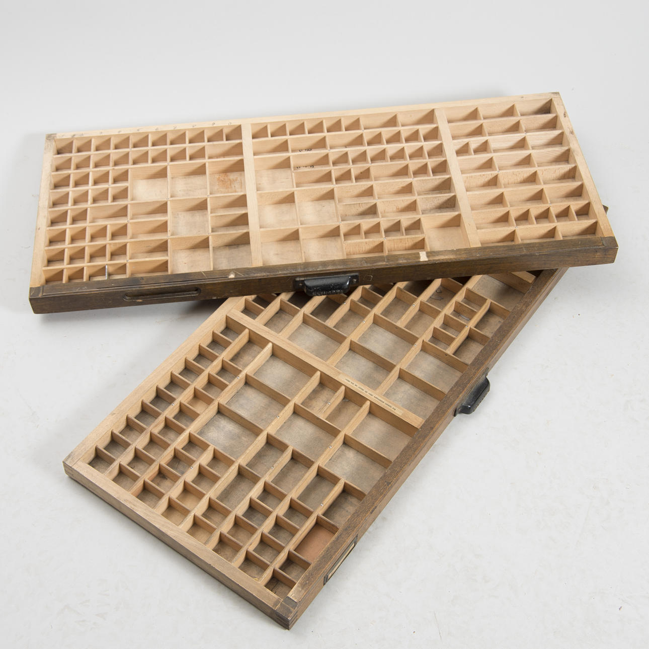 KAST, 2 stycken, 1900-talets första hälft.