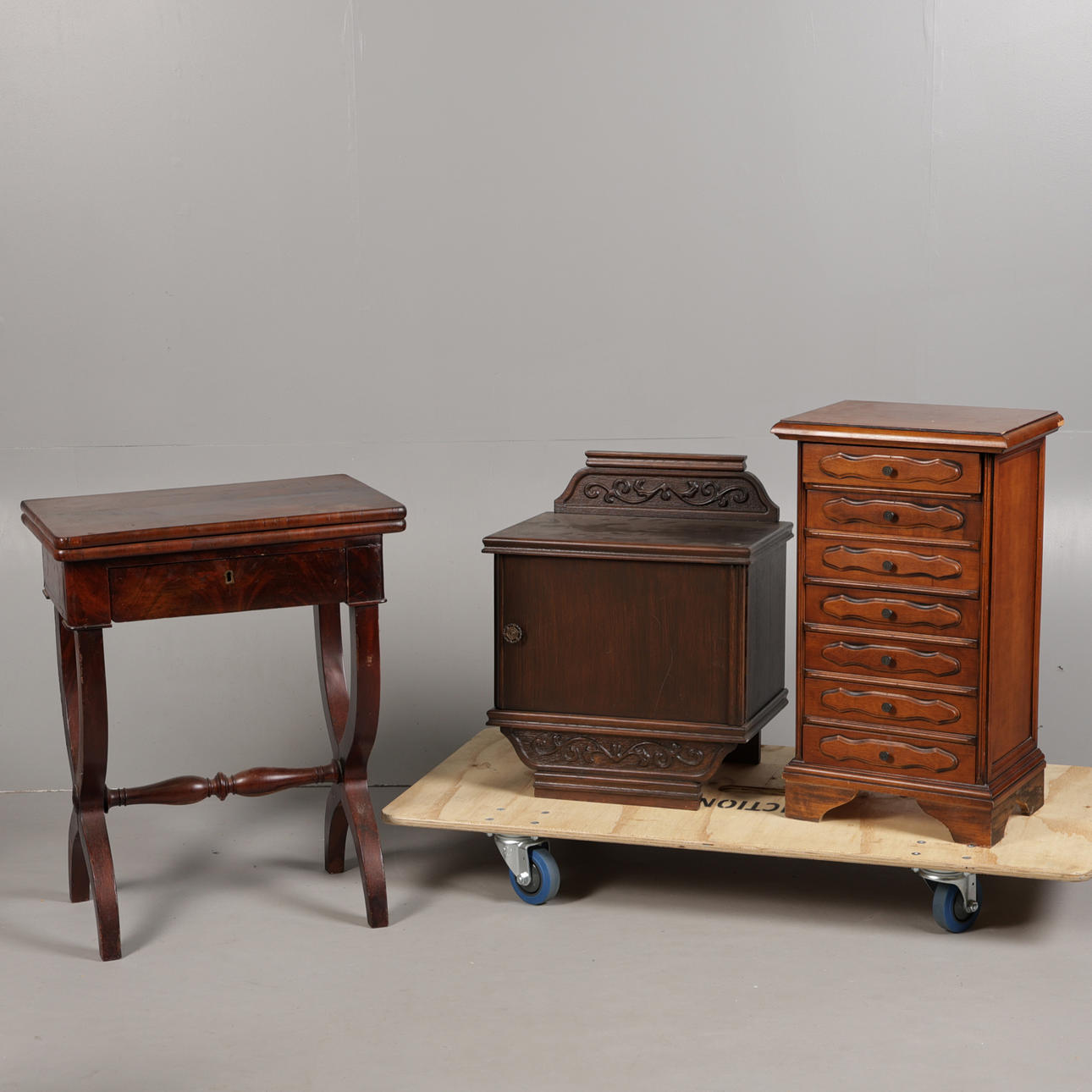 TRE STYCKEN MAHOGNY MÖBLER (3).