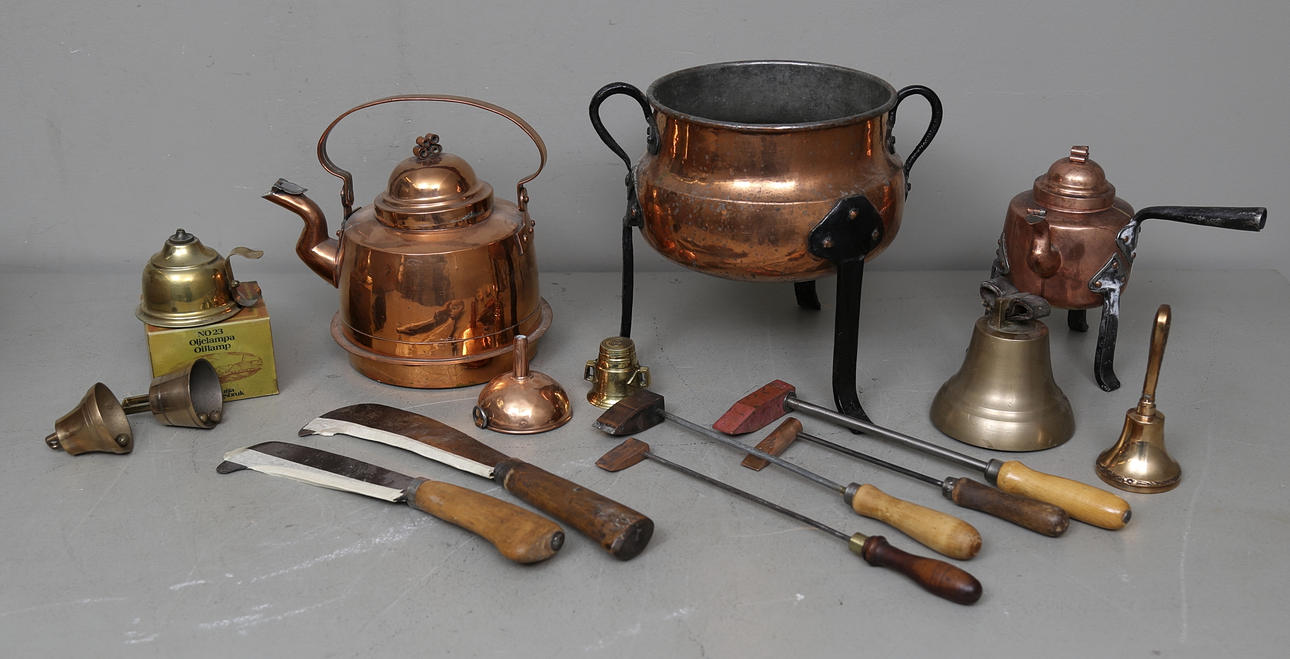 KOPPAR OCH MÄSSING, 15 delar, 1800-1900-tal.