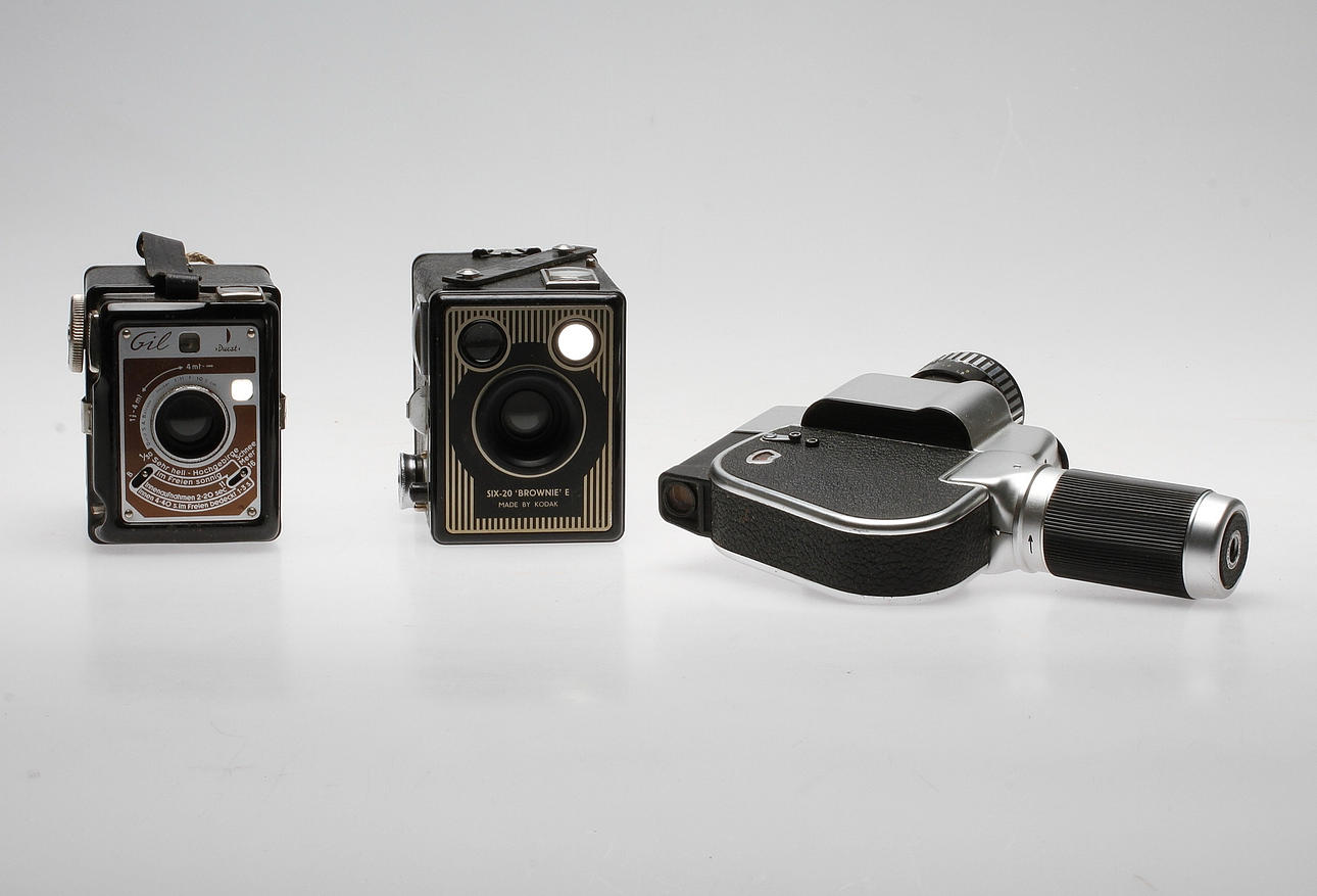 KAMEROR, 3 st, bland annat Durst SA, Gil.