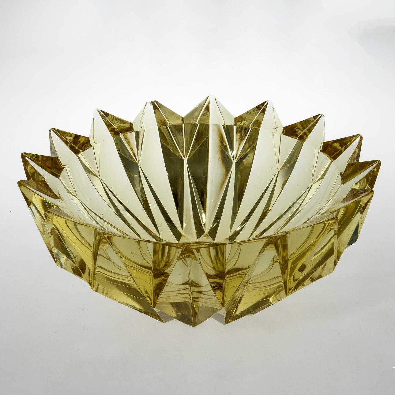 SKÅL, gultonad glasmassa. Aimo Okkolin, Riihimäen Lasi Oy.