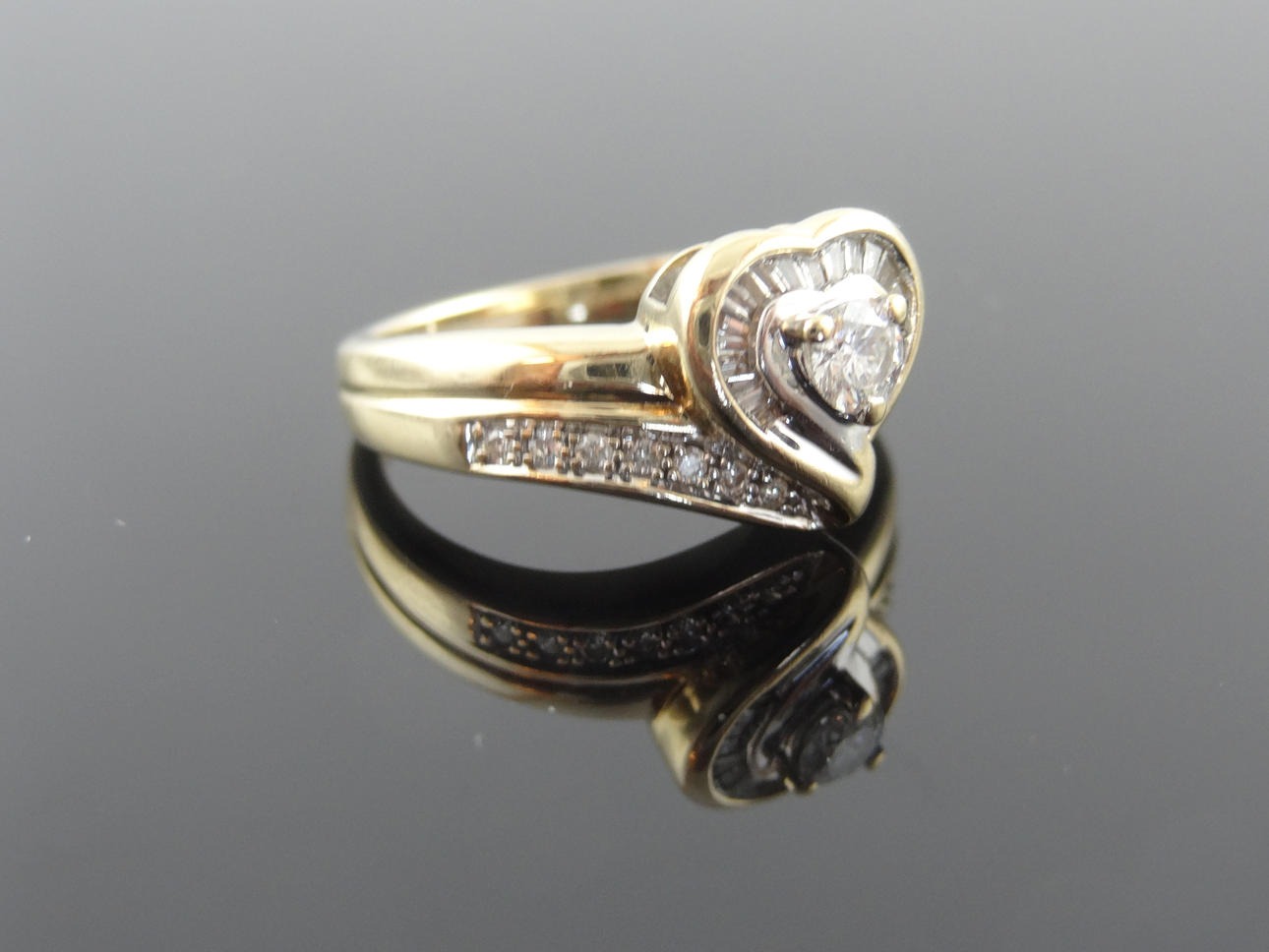 LOVE DESIGN DIAMANTRING 0,375 carat 14k guld.