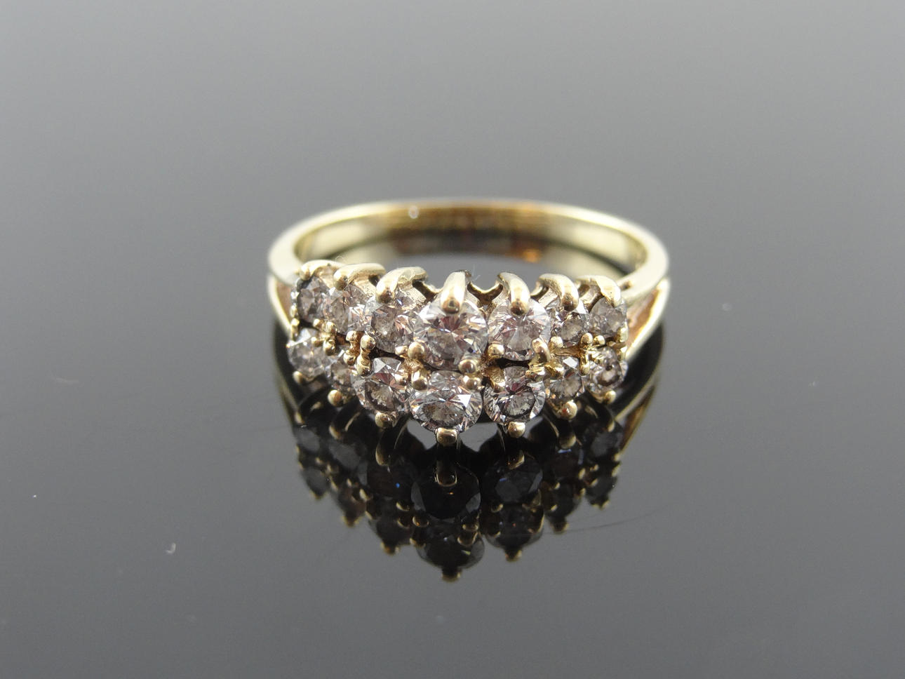 PYRAMID DIAMANTRING 0,75 carat 14k guld.