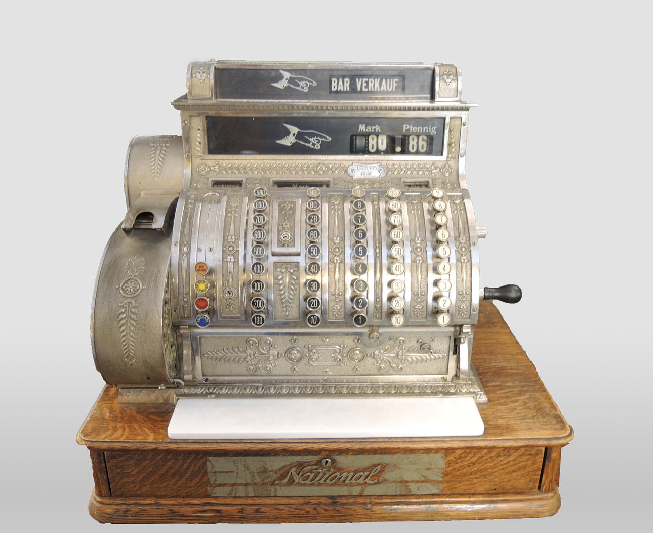 KAUNIS VANHA KANSALLINEN KASSAKONE.