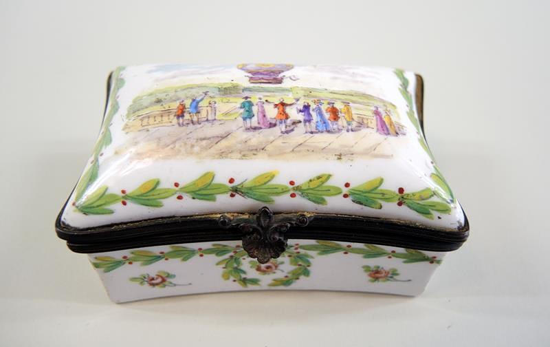 SMÅ TOBAKSDJUR MED METALLMONTERING.