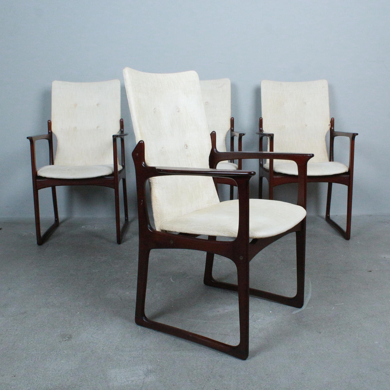 VAMDRUP STOLEFABRIK. Four armchairs from the 1960s, mahogany, fabric ...