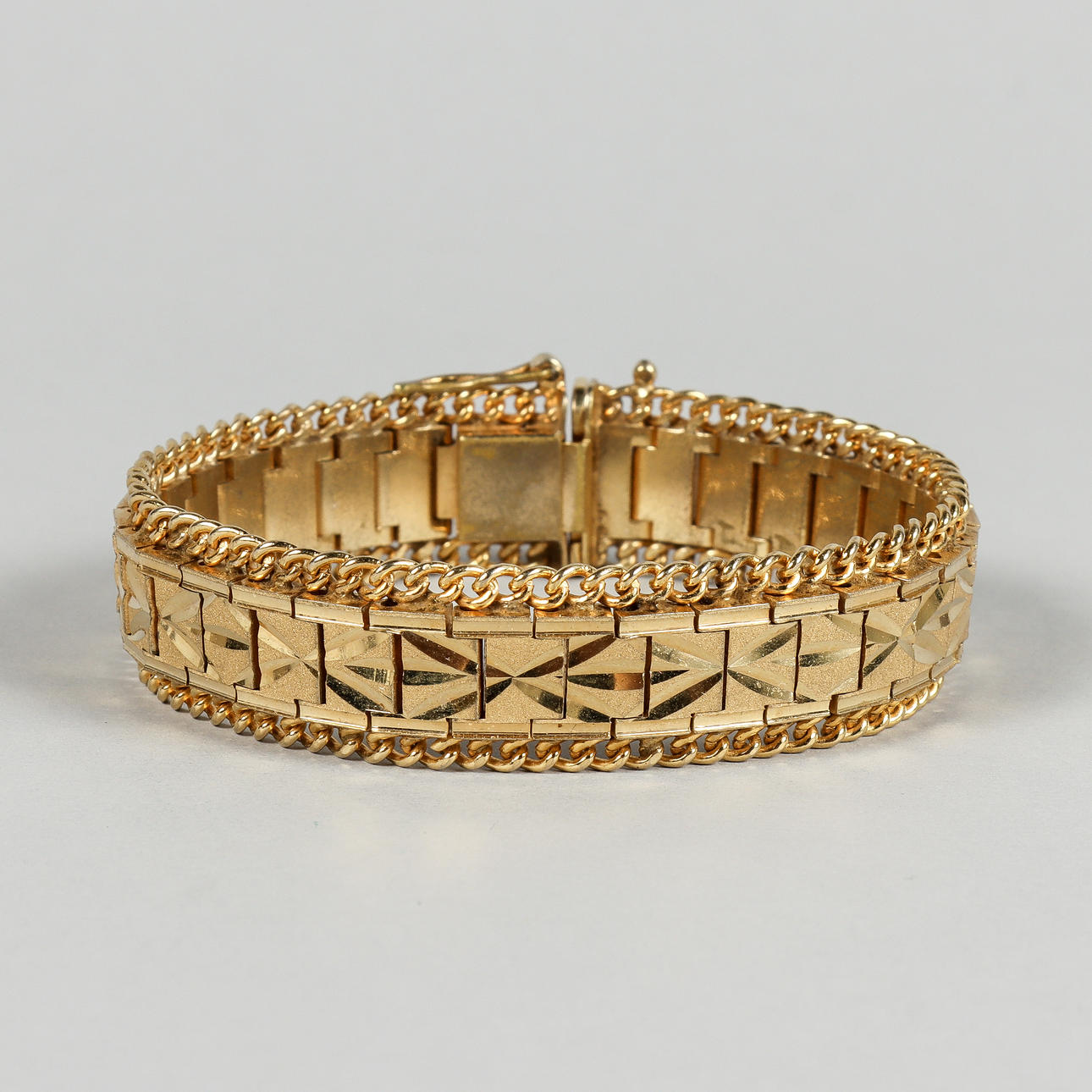 BRACELET, gold plated metal.