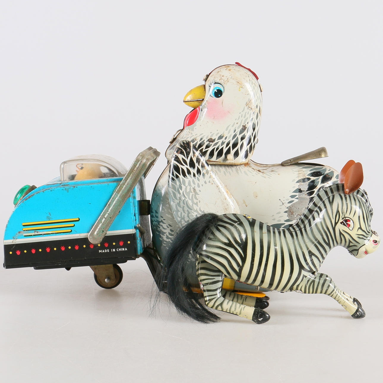 PLÅTLEKSAKER, 2 st. Made in China, 1900-talets mitt.