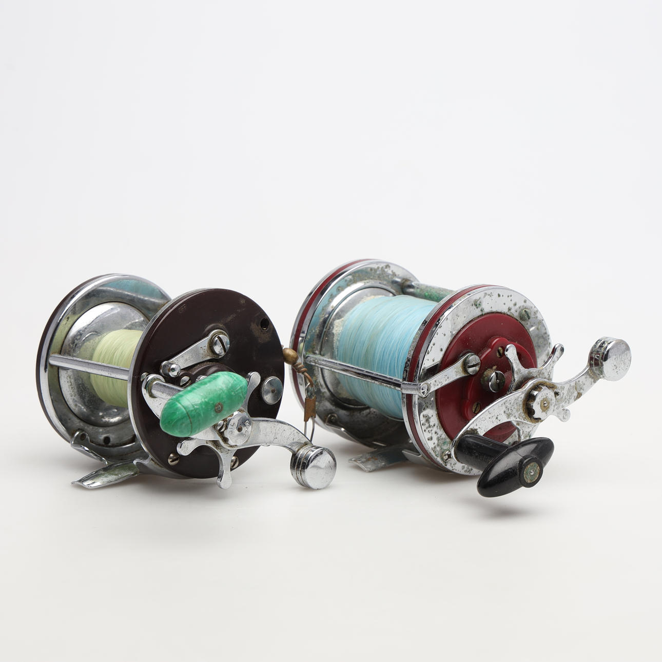2 fishing reels, Shakespeare Noris 2155 and Penn Peer 209. Collectables -  Fishing equipment - Auctionet