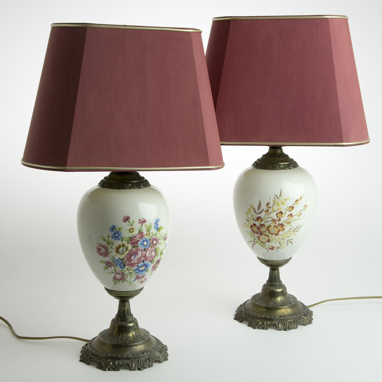 BORDSLAMPOR, 1 par, porslin/metall, sent 1900-tal.