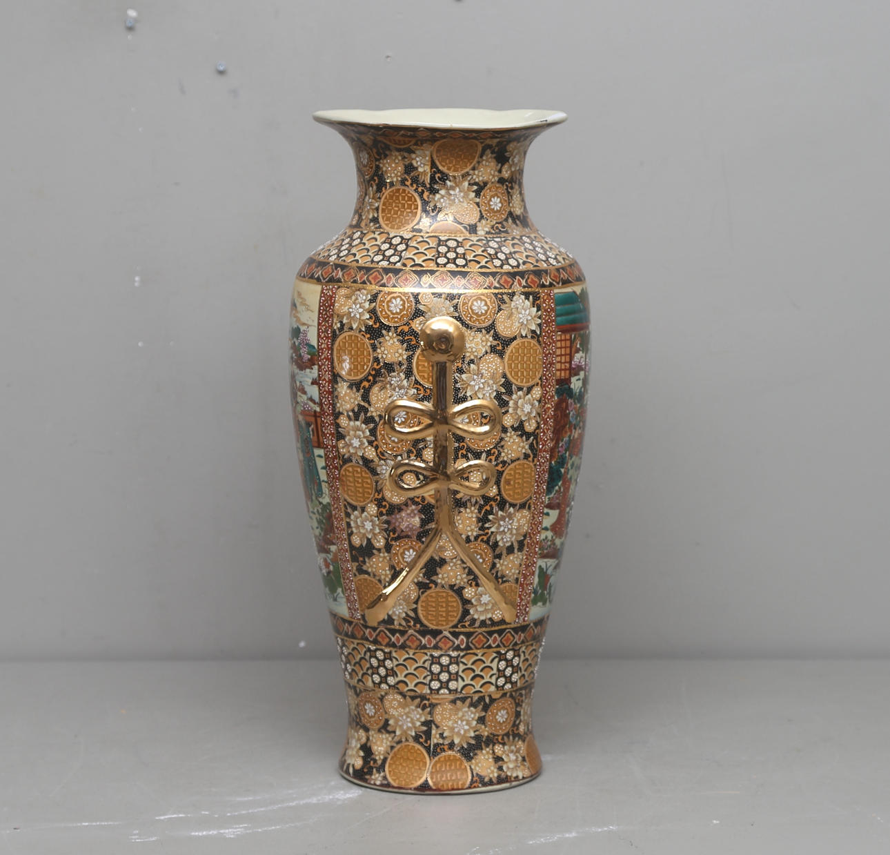 GOLVVAS, porslin, Kina, 1900-tal.