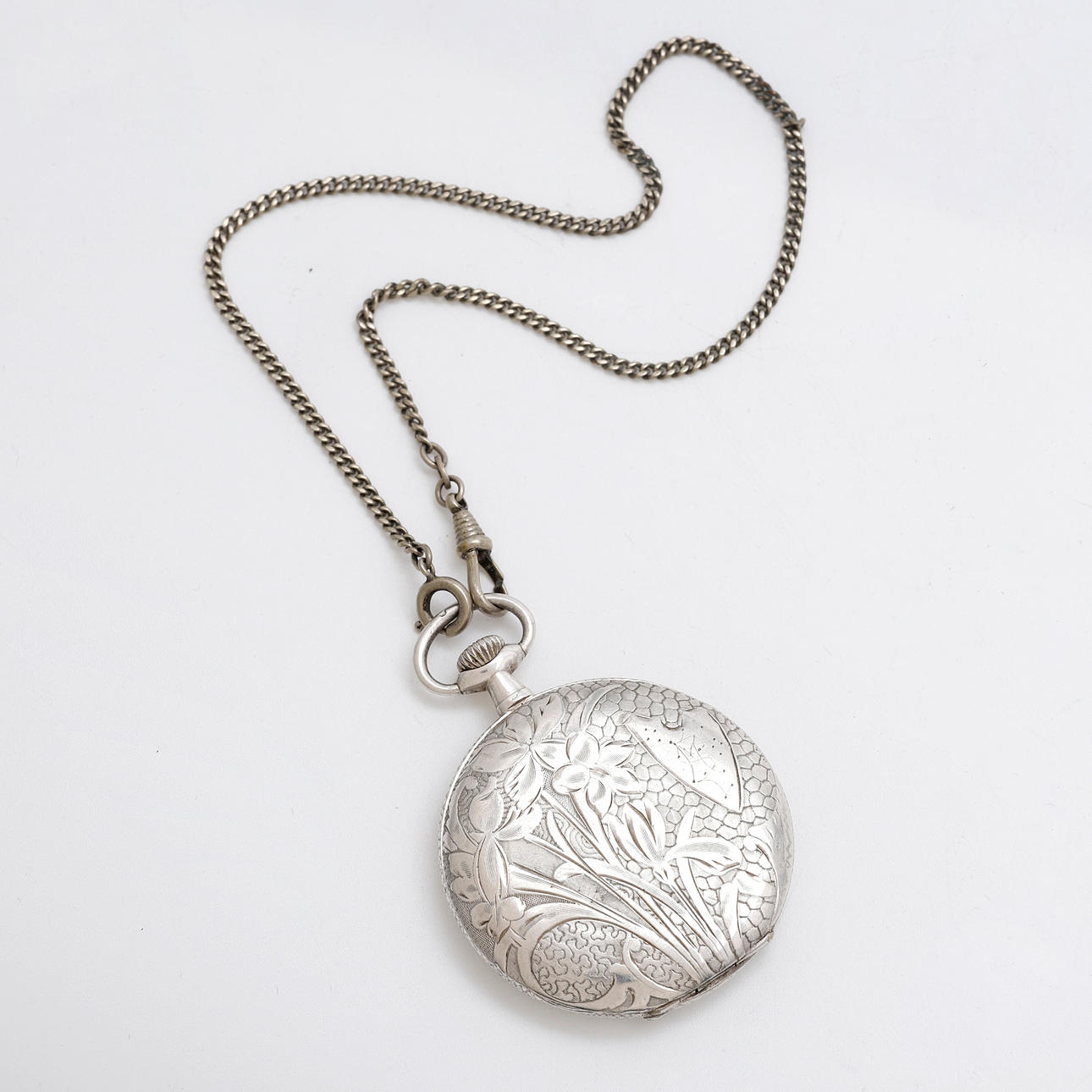 UNIVERSAL. Silver pocket watch with chain, circa 1920.