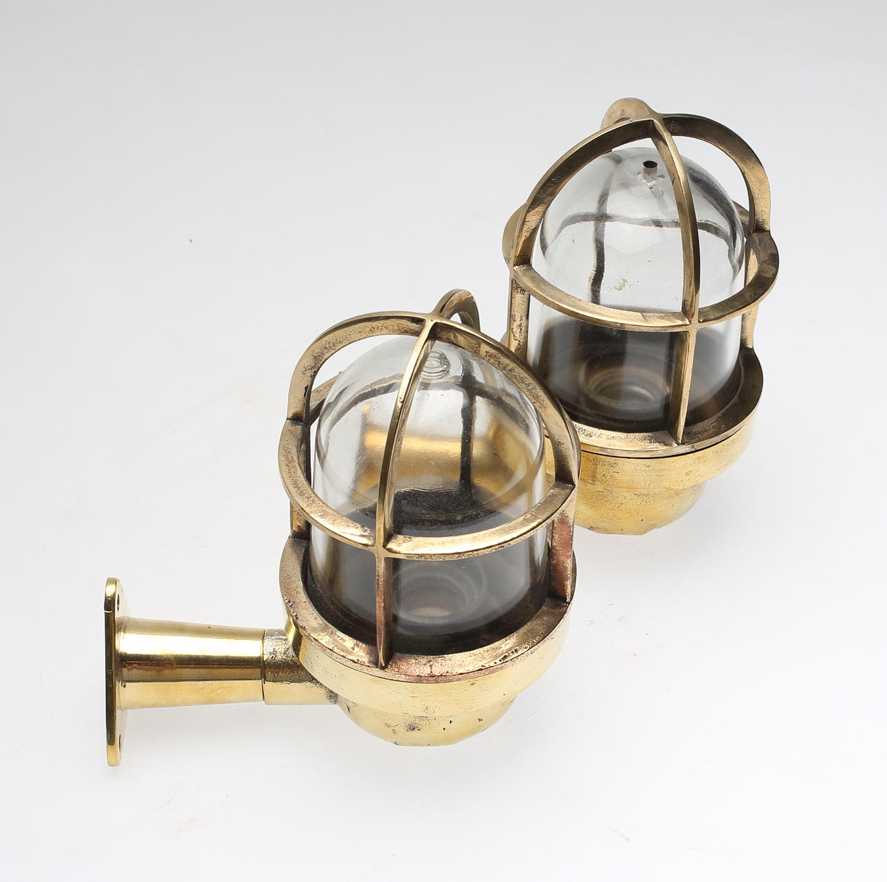 FARTYGSBELYSNING, 2 st, med väggfäste, mässing.