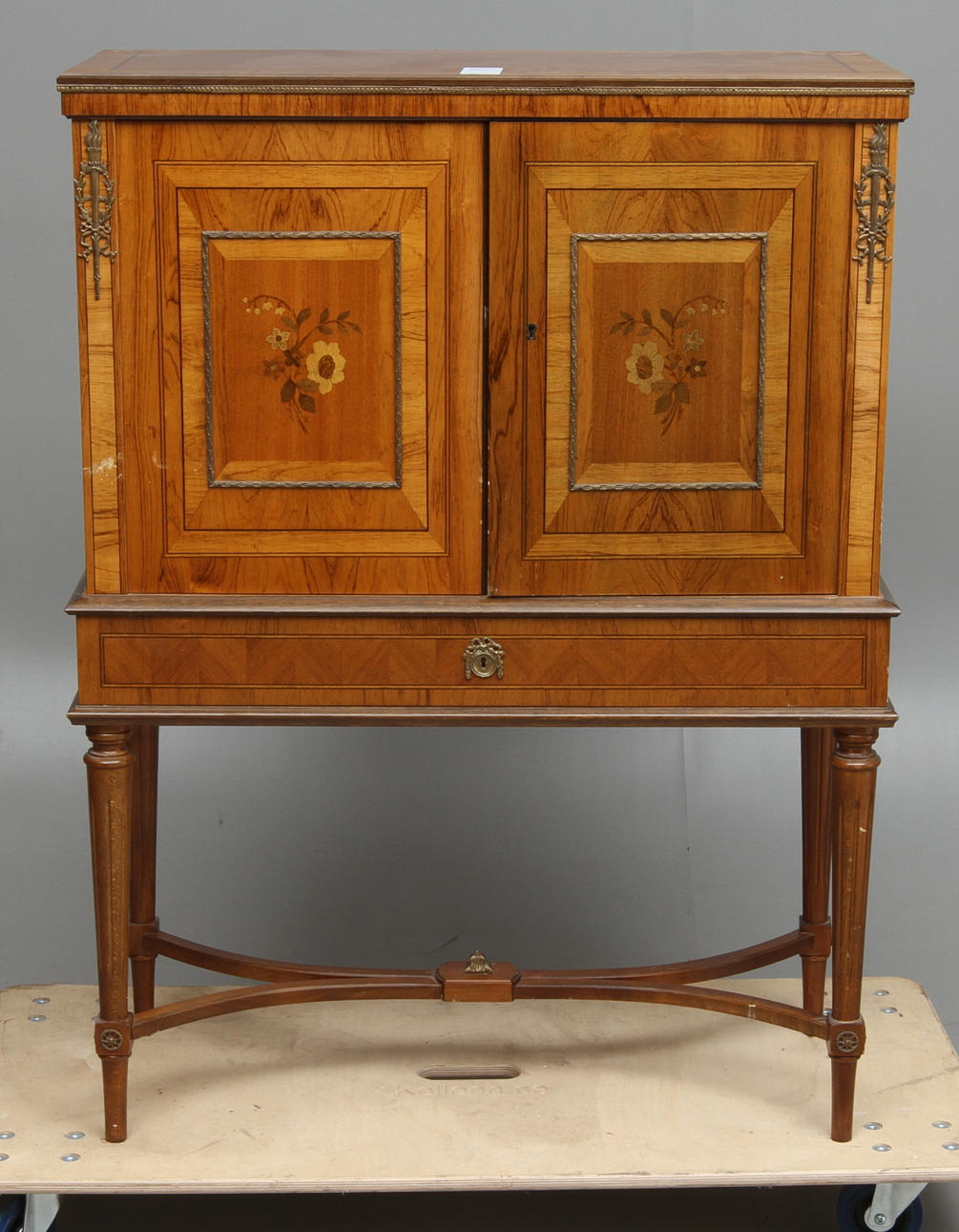 BARSKÅP, gustaviansk stil, 1900-tal.