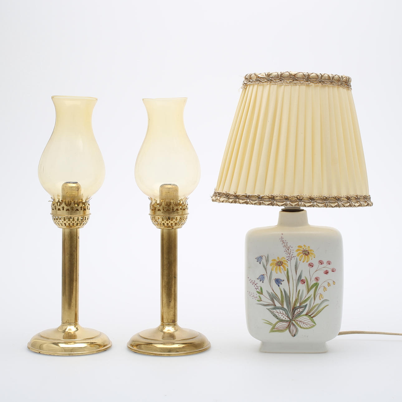 BORDSLAMPOR, 3 st, keramik och mässing, Rörstrand, Karlskrona Lampfabrik.