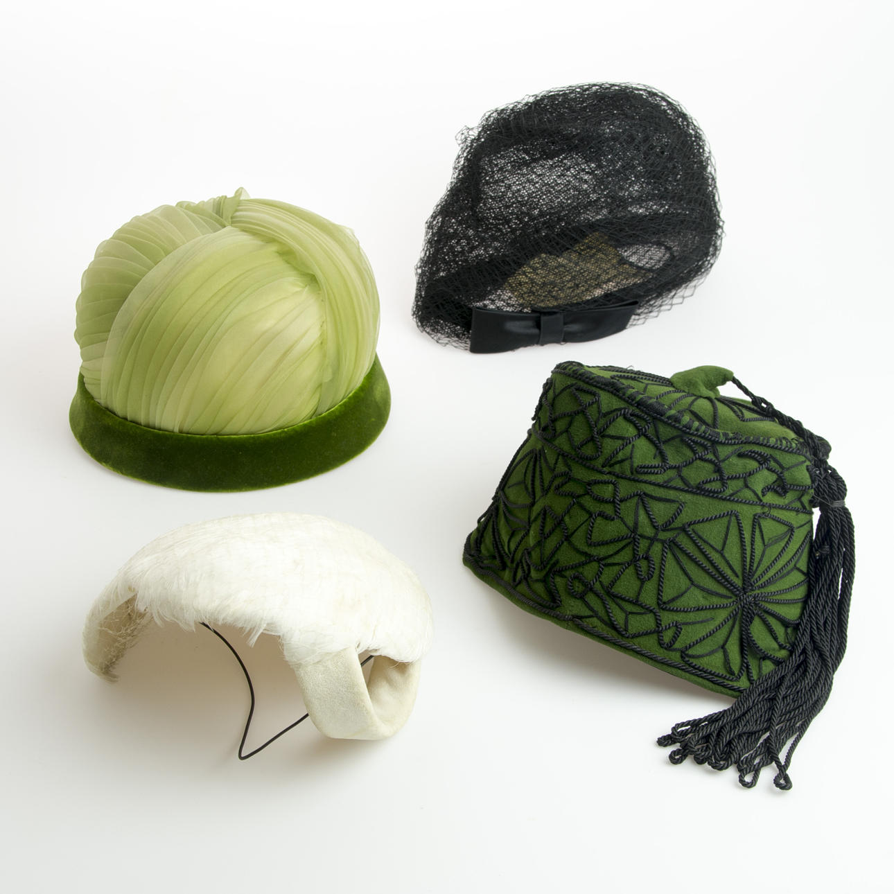 DAMHATTAR, 4 stycken, 1930 - 50-tal, Paris.