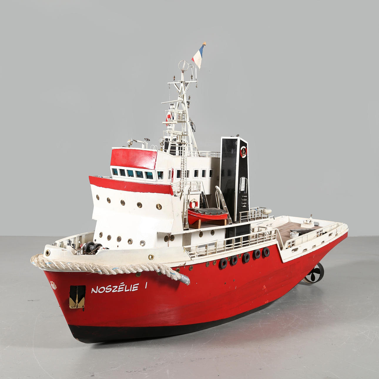 MODELLFARTYG, Bogserbåt, handbyggd stor modell för radiostyrning.