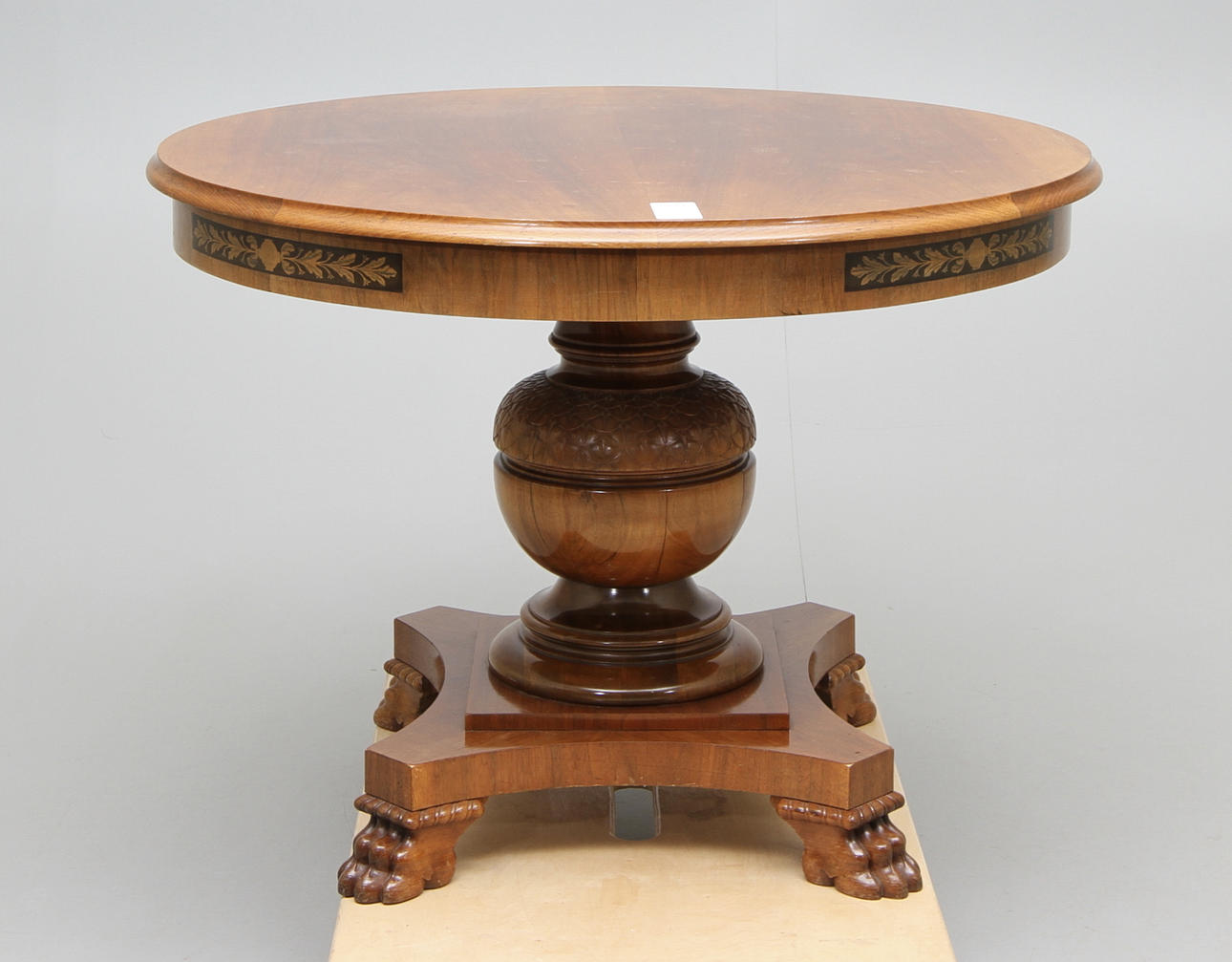 BORD, Nyrenässans , sekelskiftet 1800/1900.