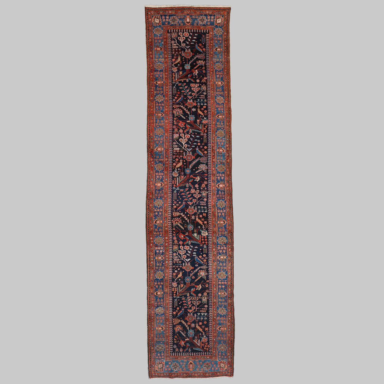 En gallerivandring, orientalsk. 480 x 110 cm.